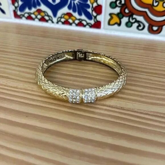 Lilly Pulitzer Sea Fan Bangle Gold Toned - Picture 1 of 6